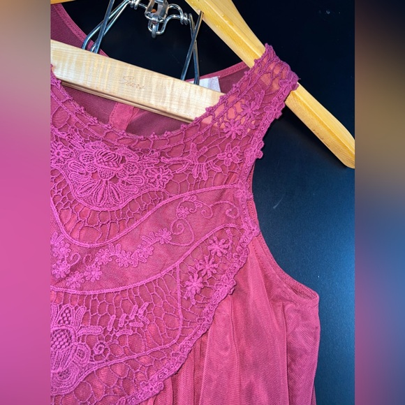 Altar’d State BabyDoll Crochet & mesh Sleeveless Top in Burgundy Size Small EUC - Picture 4 of 7